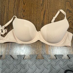 PINK Victoria's Secret Cream Bra with Underwire Support